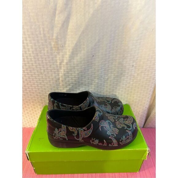 Crocs black clogs size W8 paisley - Picture 1 of 6